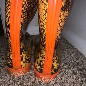 Dirty Laundry Rain Boots